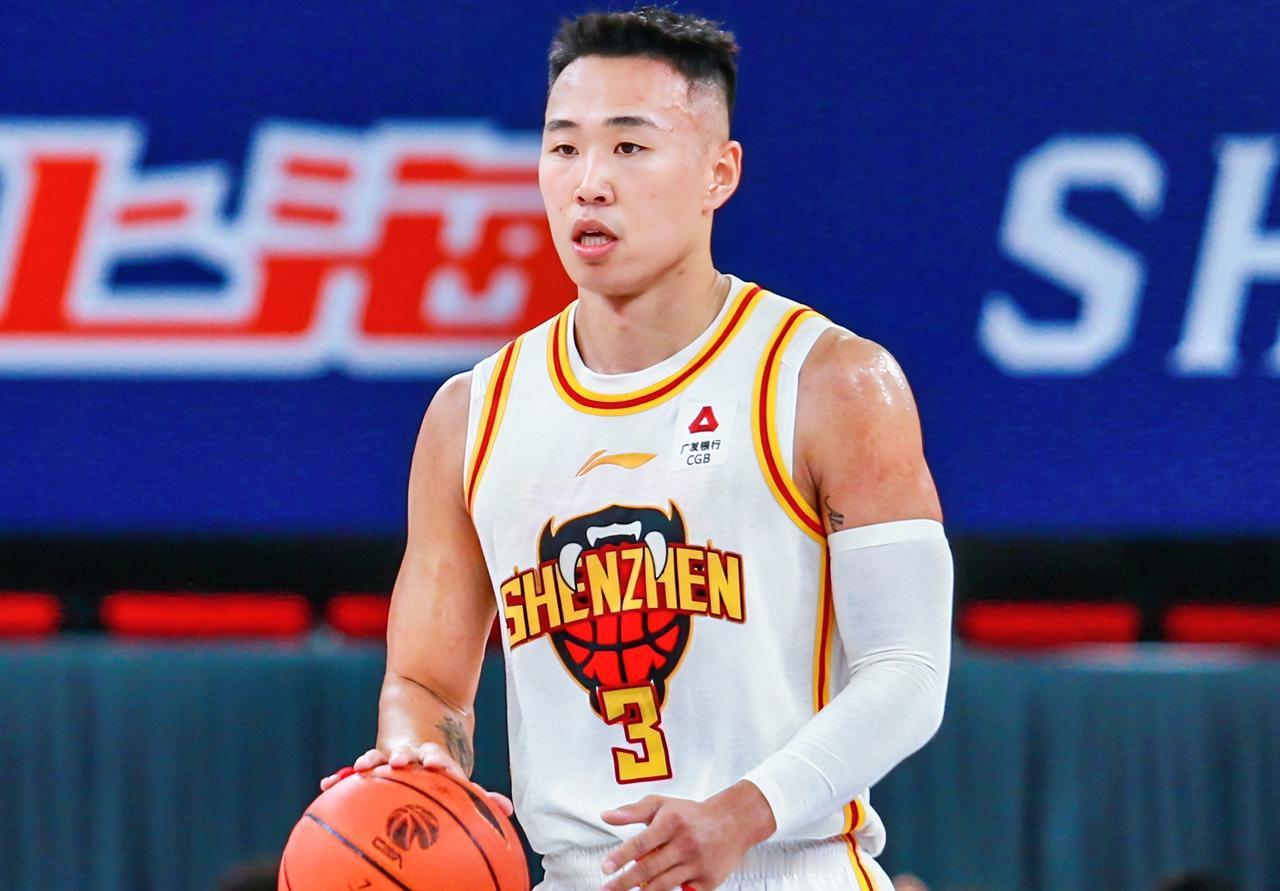 贺希宁：周队，这深圳最近状态挺火热啊？？先是小输广东，接着拿下北京、上海。
周鹏