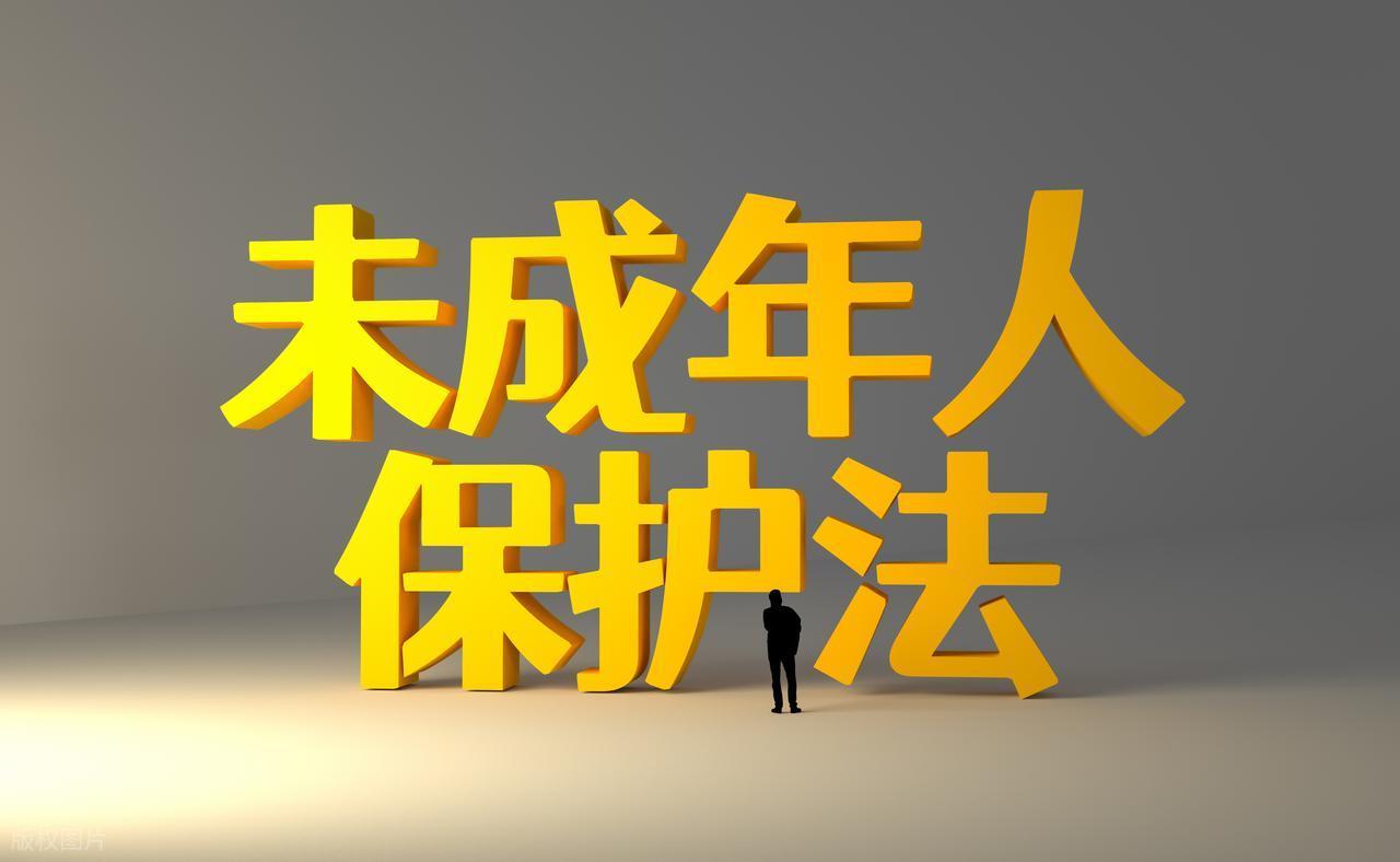 海南三亚，一名在读大专生，组织未成年少女到KTV进行有偿陪侍，从中抽成获利。这个