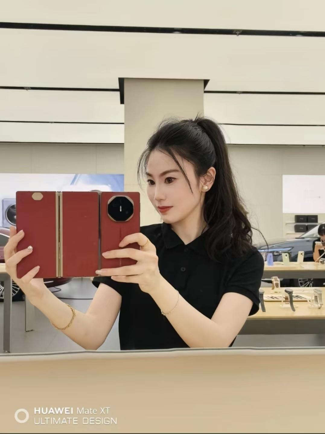 手握2个达不溜 ​​​