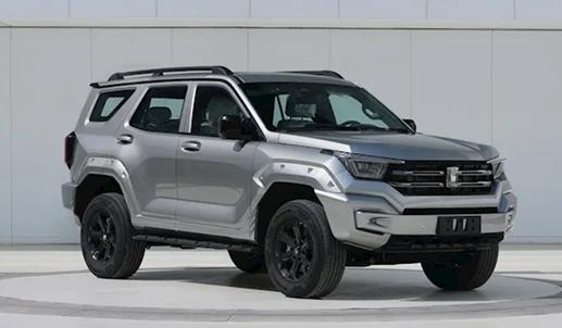 日前，坦克400柴油版正式申报。外观方面，柴油版与现款基本一致，整体见棱见角，十