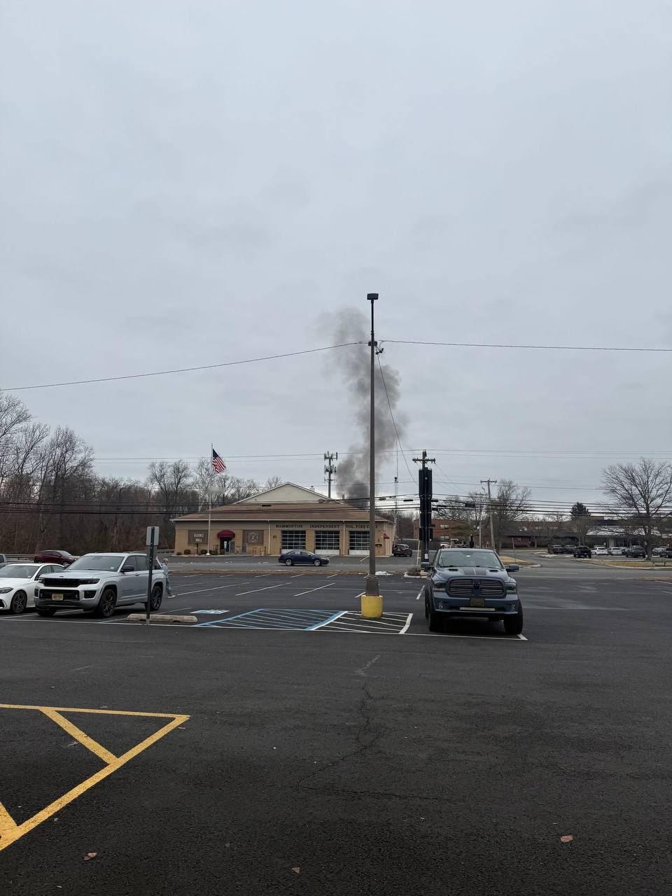 突发新闻——美国新泽西州哈蒙顿市两架直升机空中相撞，救援行动已展开；应急部门证实