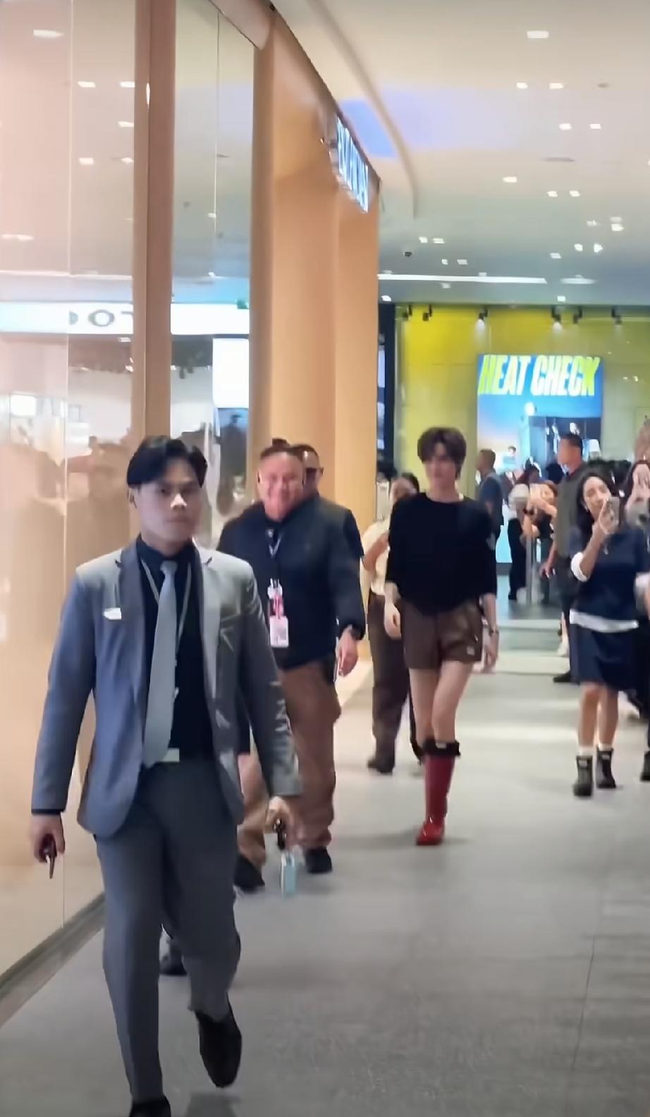 这是哪位姐妹，她怎么这么多粉丝？[泪奔]超级漂亮的姐 奇葩粉丝图鉴 女明星好友