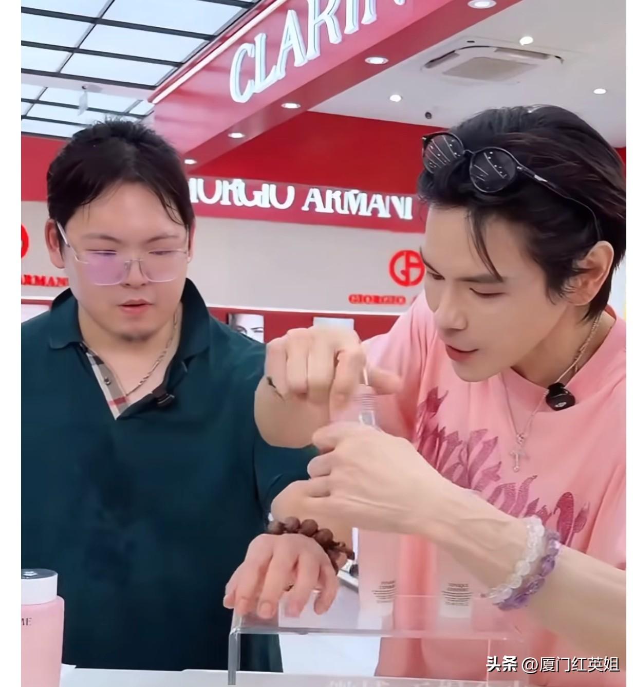 不得不说向佐这一步走得高！
易立竟和向佐的访谈局一结束
我就猜到有这结局
不管是