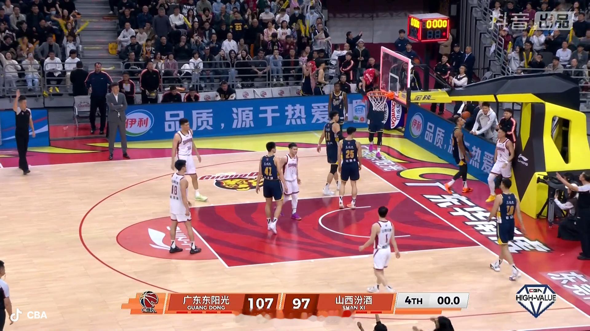 这场比赛用“惨胜”都不足以形容它的激烈程度。广东男篮战胜山西男篮