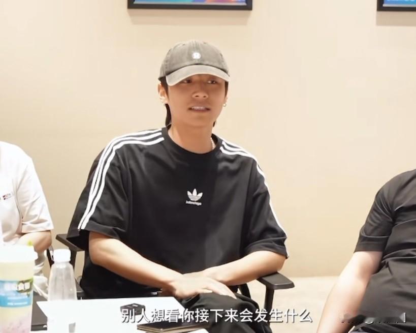 大家发现小杨哥大杨哥在慢慢复出吗？
时隔一年，大小杨哥已经好久不露面了，但是也有