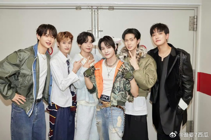 威神v合体录制威神v录制风华合伙人谁懂这种激动！威神V合体录制风华合伙人，钱锟温