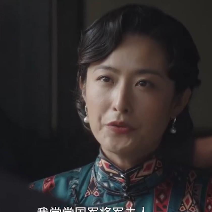 《九个弹孔》里的梁威，实在是让人恨得咬牙切齿。他本就是个彻头彻尾的汉奸，判刑之后