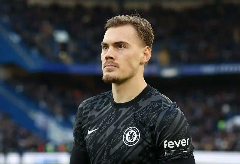 TA：消息人士称，菲利普·约根森希望转会离开以获得更多的一线队比赛机会，但切尔西