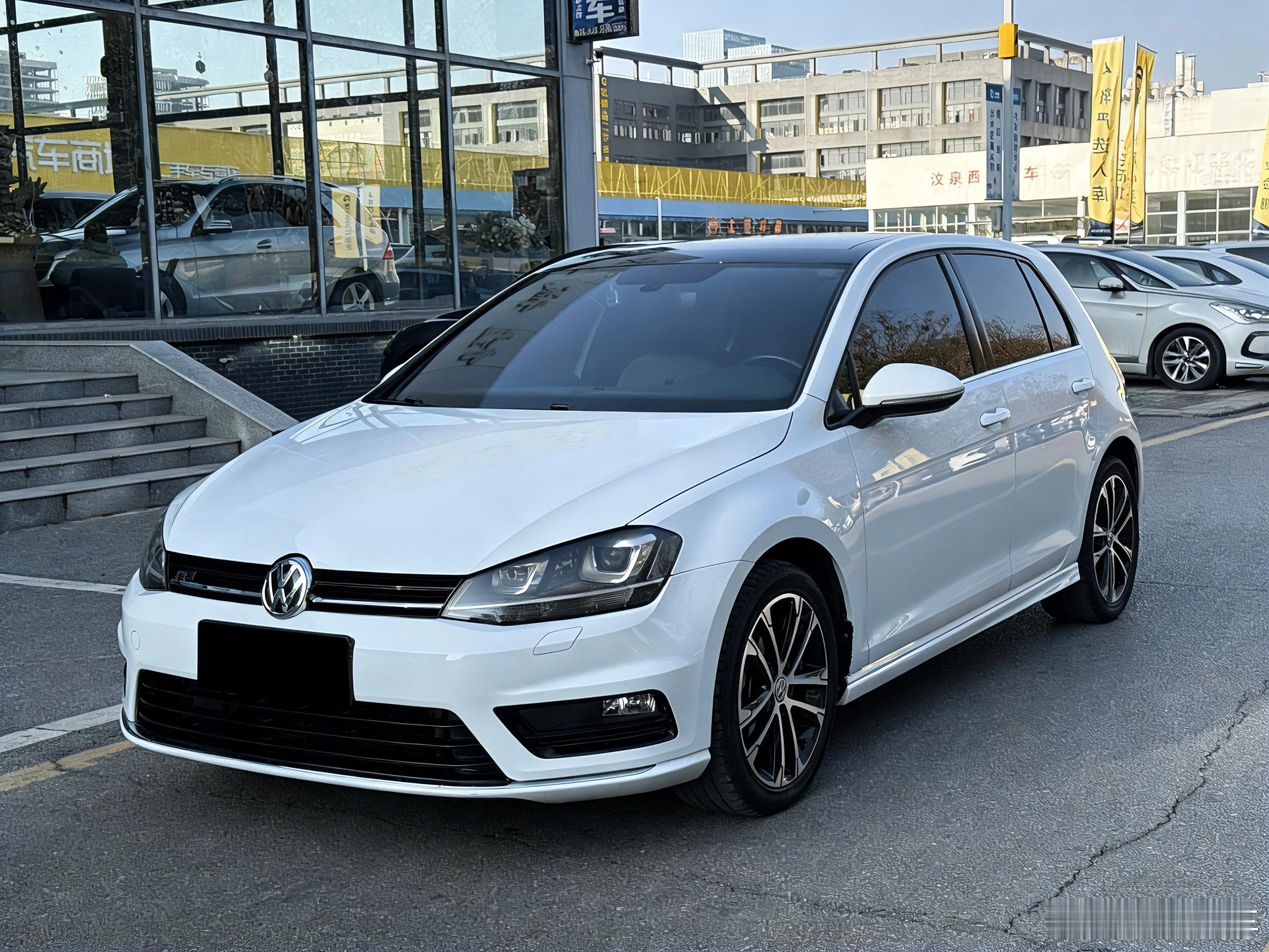 还有几台价格便宜的练手代步家用车型 17年高尔夫1.4T r-line 10.3