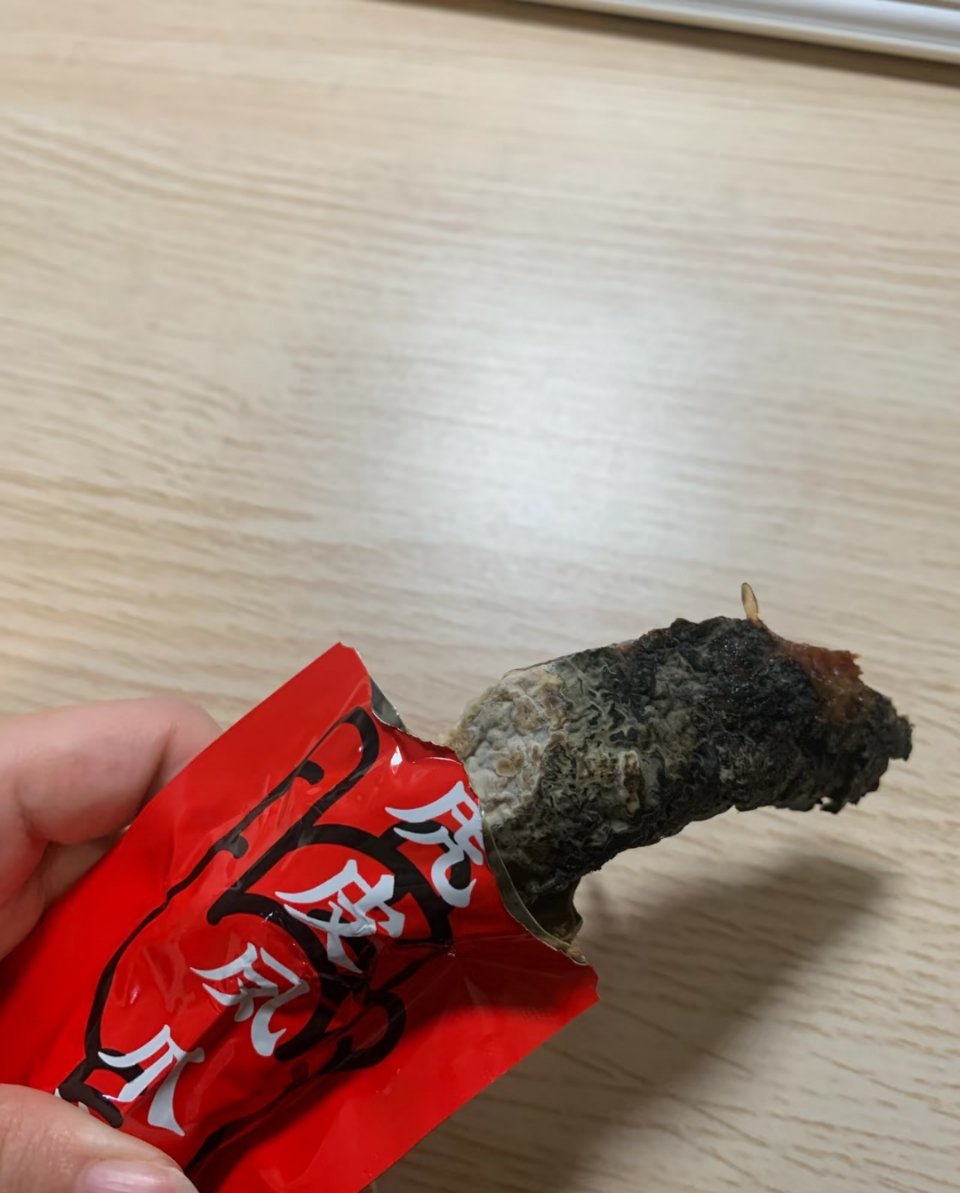 王小卤鸡爪被曝发霉变质鸡爪密封这包装还能发霉是装进去之前就有问题还是真空技术做的