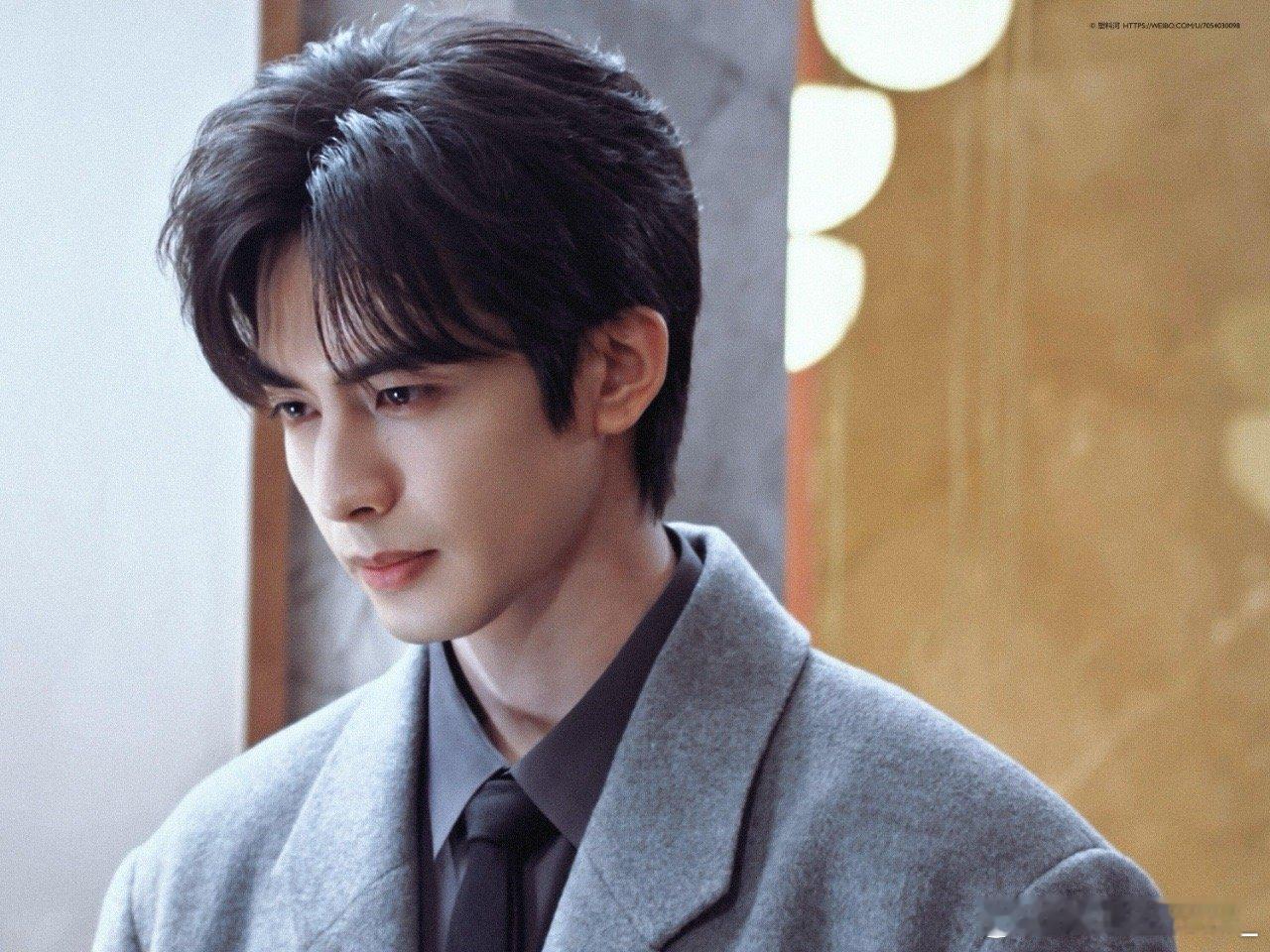 终于懂了为什么大家喜欢宋威龙十年星途，起落如常。他把温柔刻进本能：护住对手的戏，