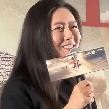 前两天，甜程两人唱双簧，原来是为了电影首映造势。
 
竟然真的有人去跟甜某蓉互动