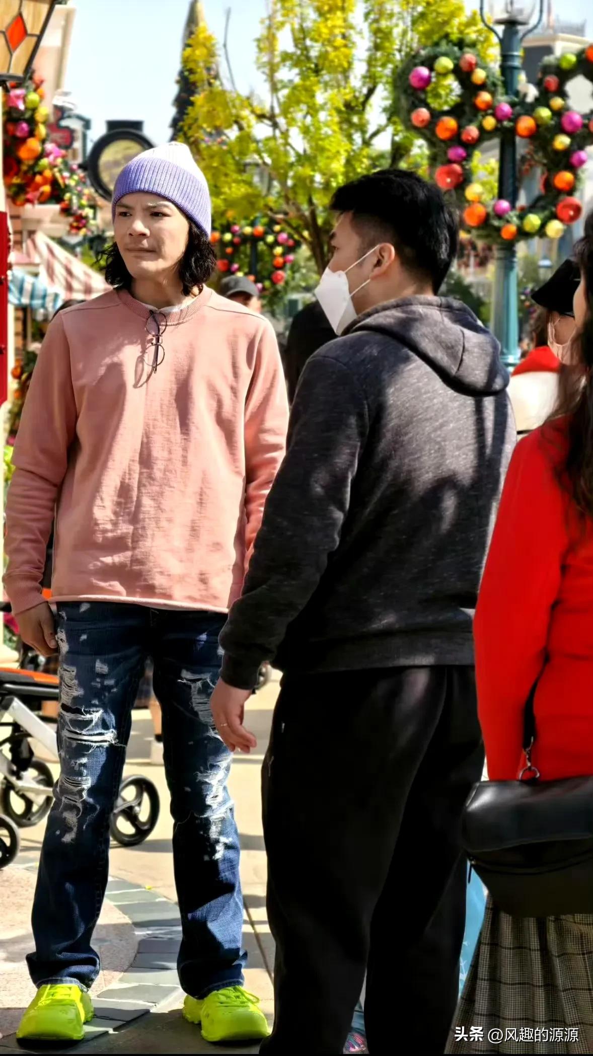 向佐怎么感觉面相都变了