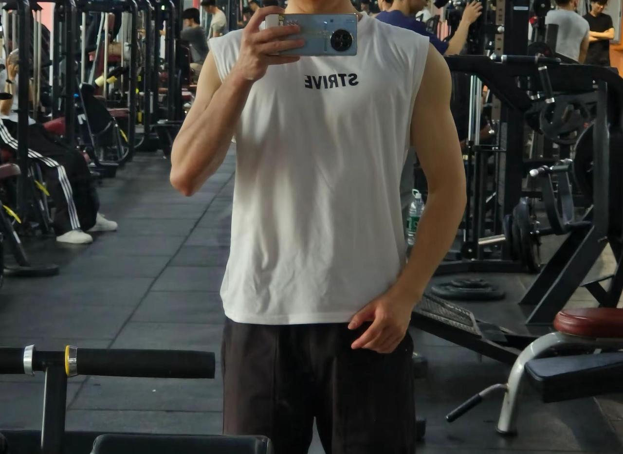 在健身房称体重的有福了，因为这个称比普通的称轻了近二十斤哈哈称体重技巧