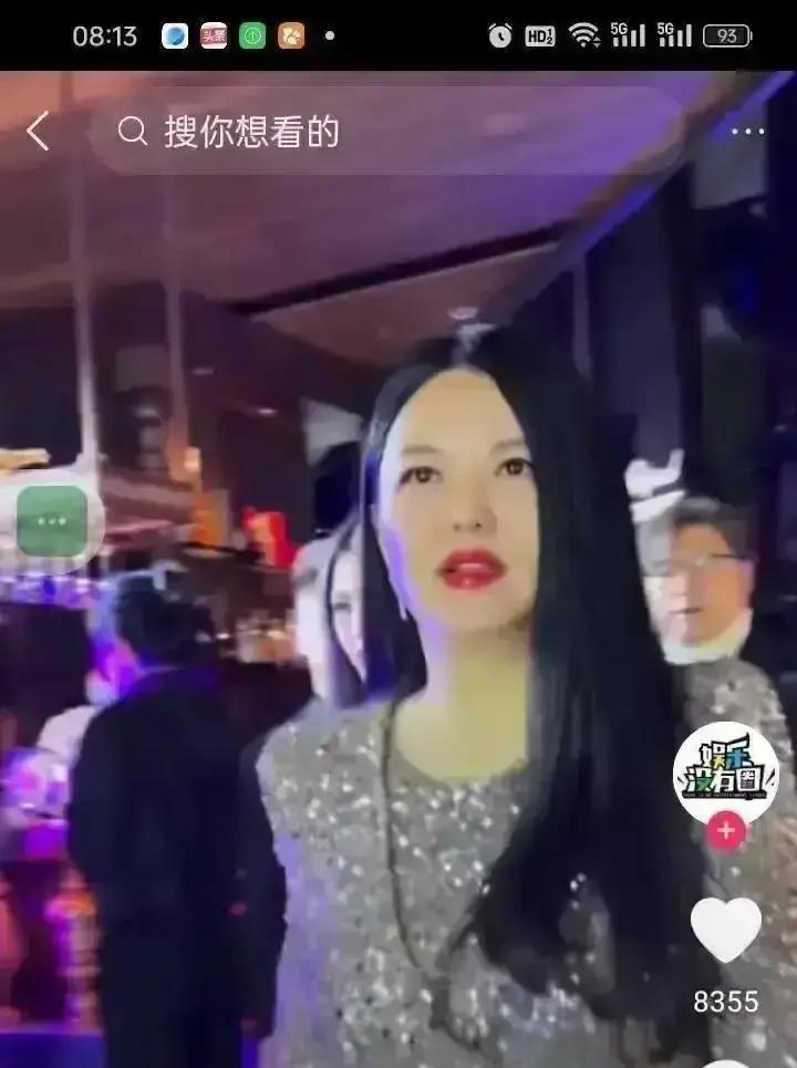 李湘送礼被当场拒收
 
澳门美狮美高梅的包间里，何超琼接过李湘递来的雪茄盒，只掀