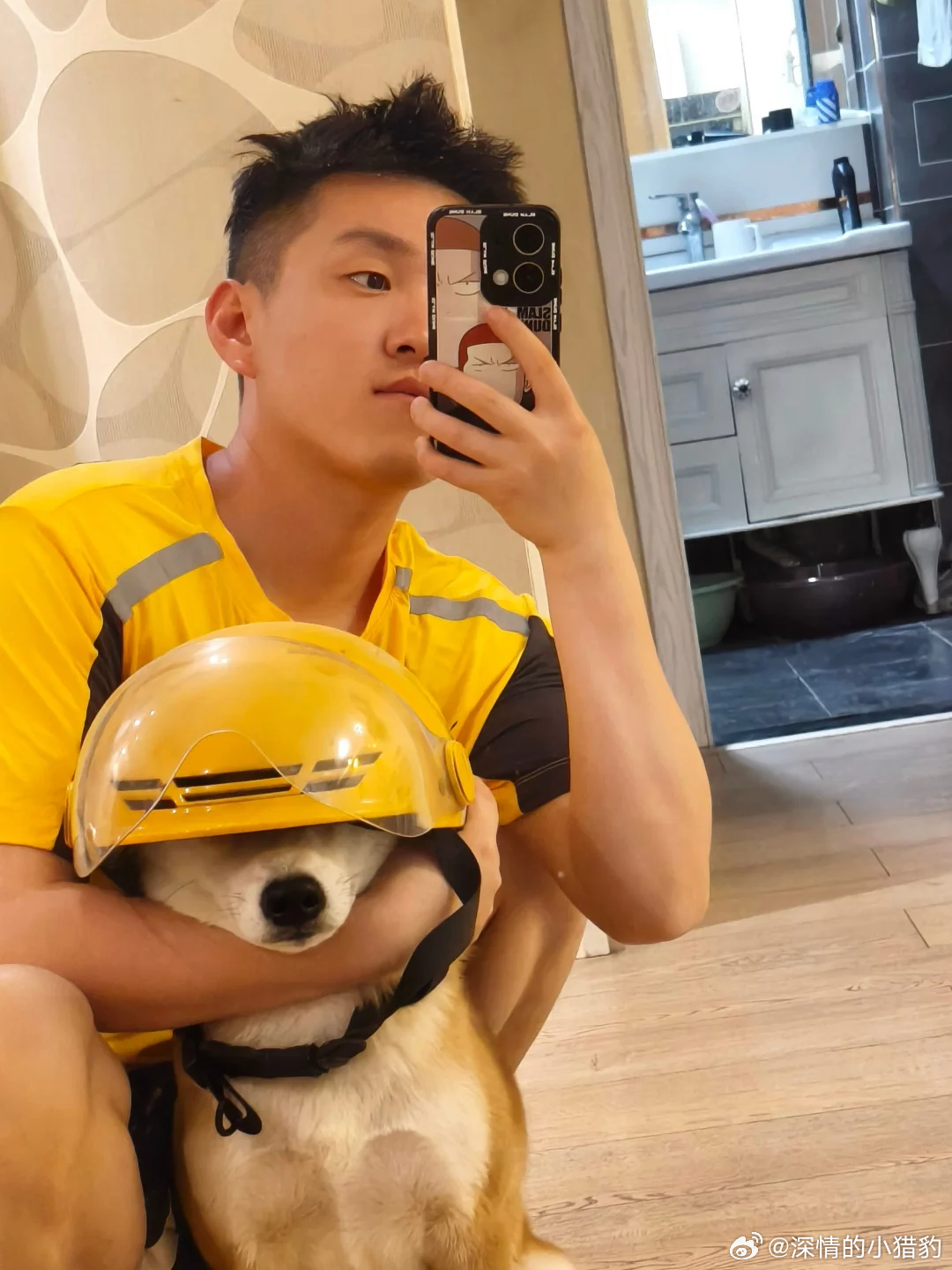 小哥 VS 小狗🐶谁更可爱？ 