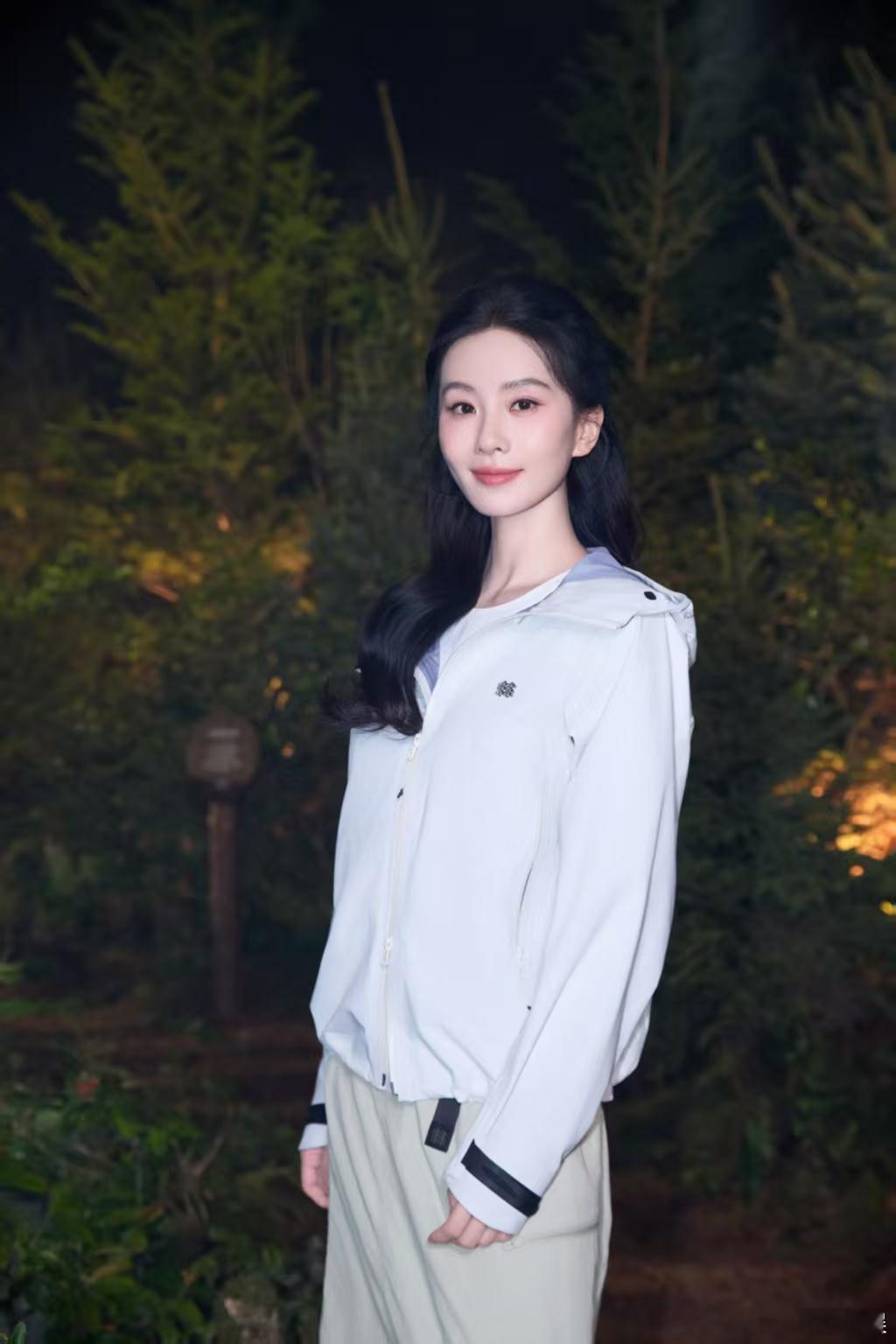 刘诗诗开启感官之旅刘诗诗可隆活动返图刘诗诗可隆活动返图，开启感官之旅，[太开心]
