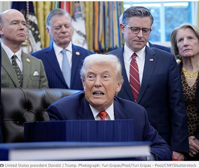 特朗普又想来一个清乾坤大挪移，转移民众的视线
        法新社4日报道，美