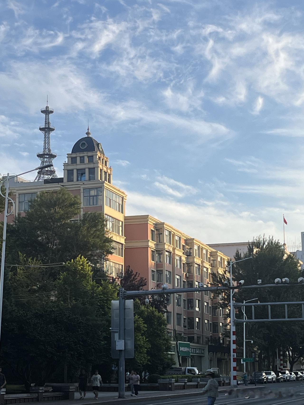一段令人深思的话：“年轻人怪罪原生家庭，并不是因为父母没有钱，没本事，没后台，没