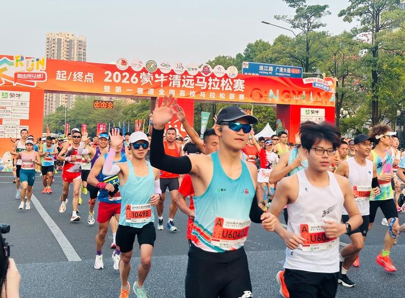 清远马拉松一选手赛途中倒地送医，今天凌晨离世，官方证实
据了解，该选手在赛中突然