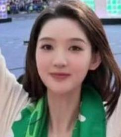 2026年5月31日，匈牙利布达佩斯普斯卡什竞技场举行欧冠决赛，演员王玉雯作为喜