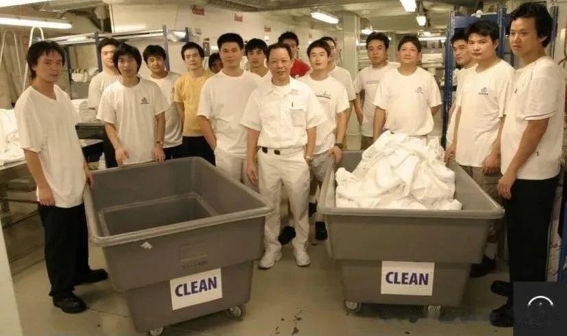 据昨天英国媒体报道，英国要替换掉在海军工作的华人仆从。
英国皇家海军有一个接近百