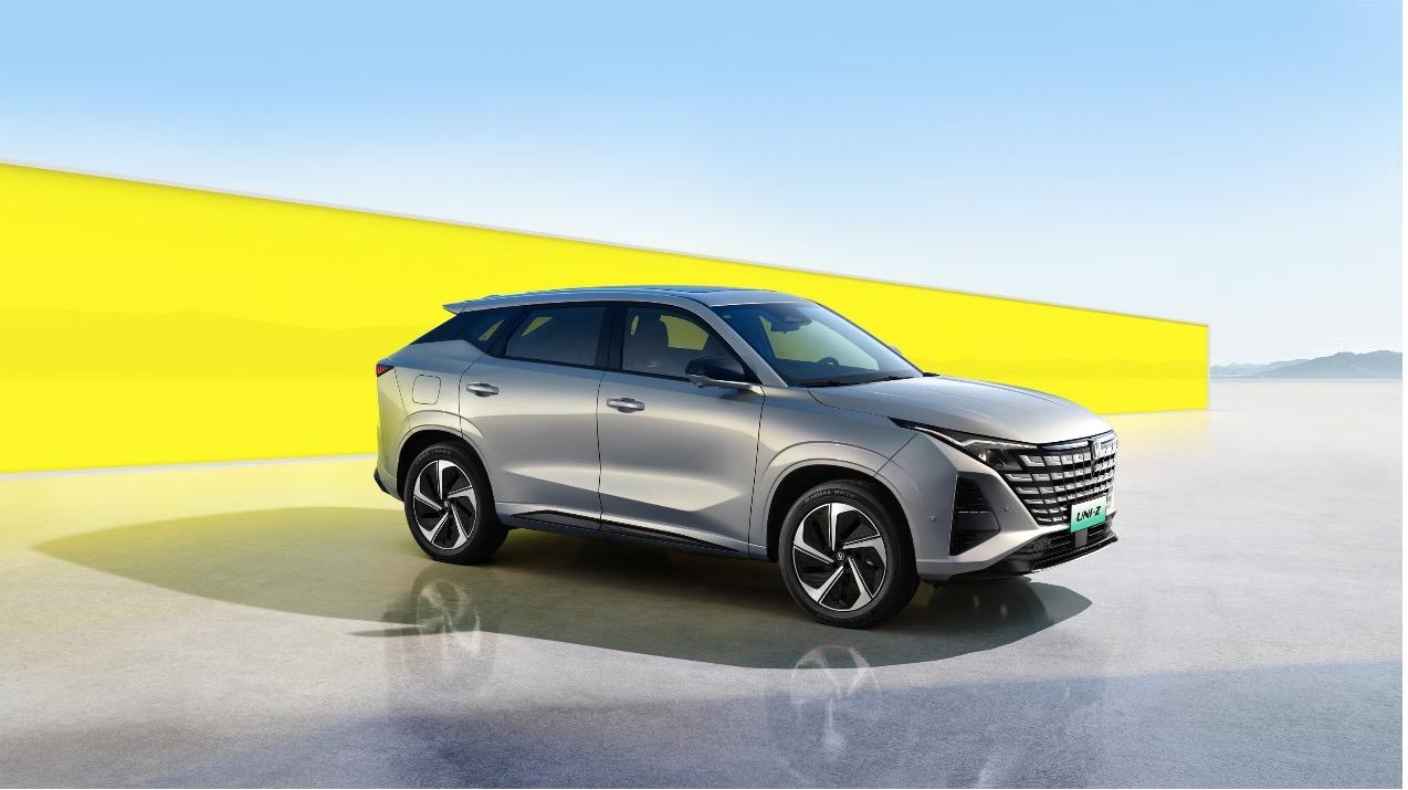 2026款UNI-Z PHEV 正式上市，总结一下亮点：
1、售价区间为11.8
