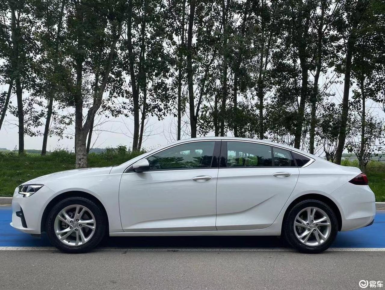 【车主：行驶的时候，车内的噪音不会很大，没有太多异味】
君威 2020款 552