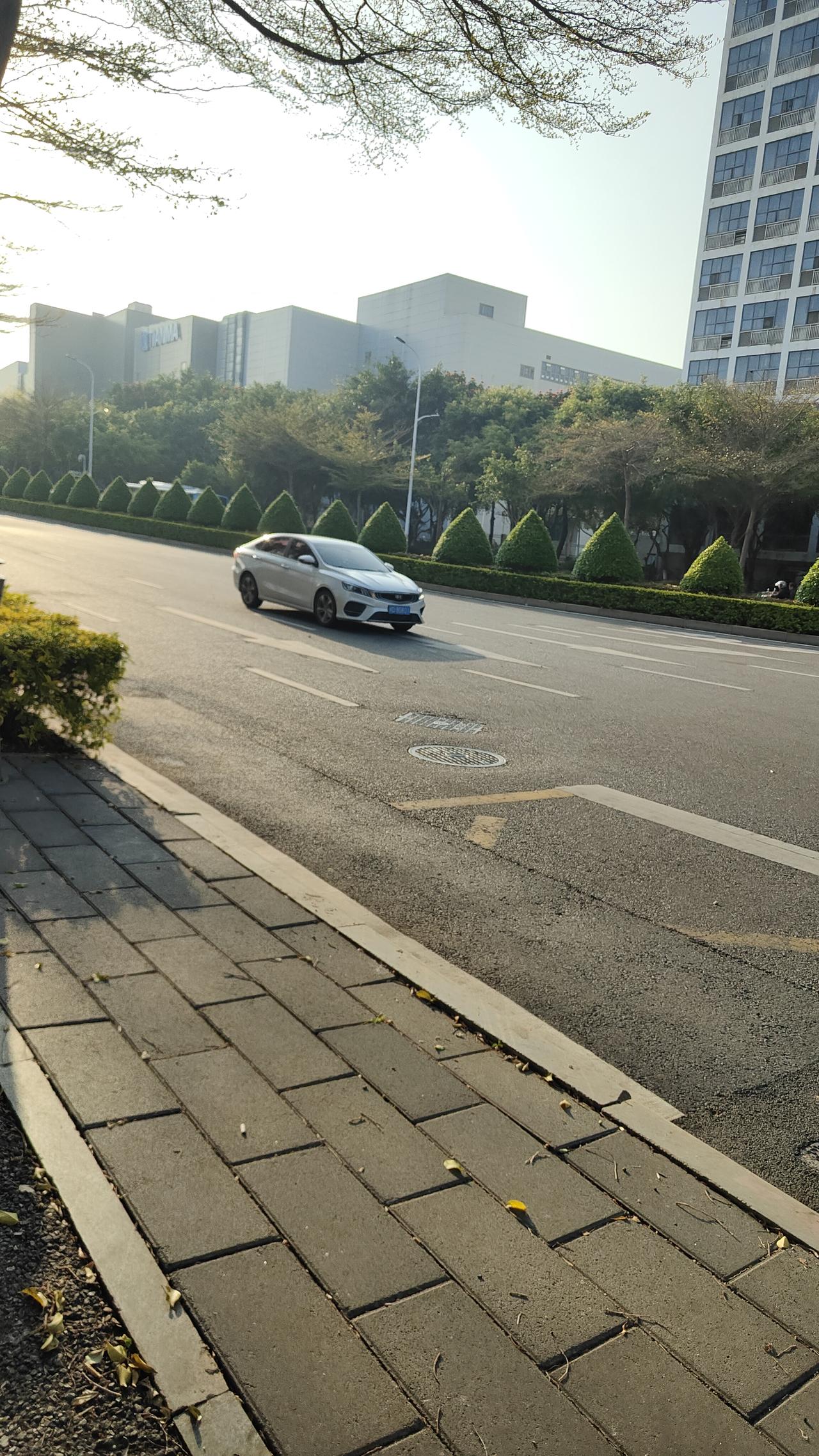 这个轮毂好看比我的轩逸好看多了