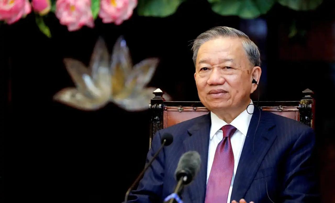 越南这盘棋，越来越有意思了。都以为苏林上来要大换血，把阮富仲的老人都给清出去，结