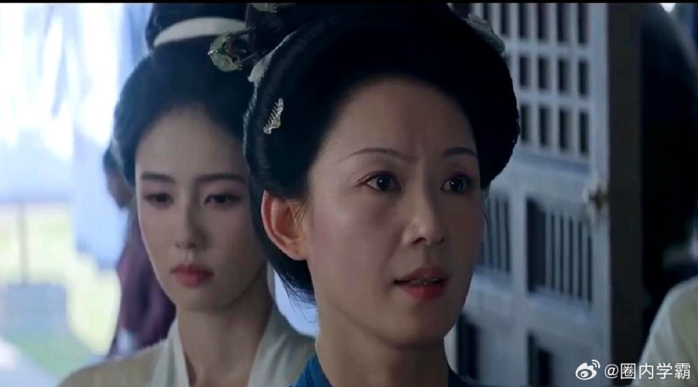 祠堂里，大伯指着叶璃鼻子骂，要上家法。亲爹叶文华杵在一旁，屁都不敢放一个。 结果