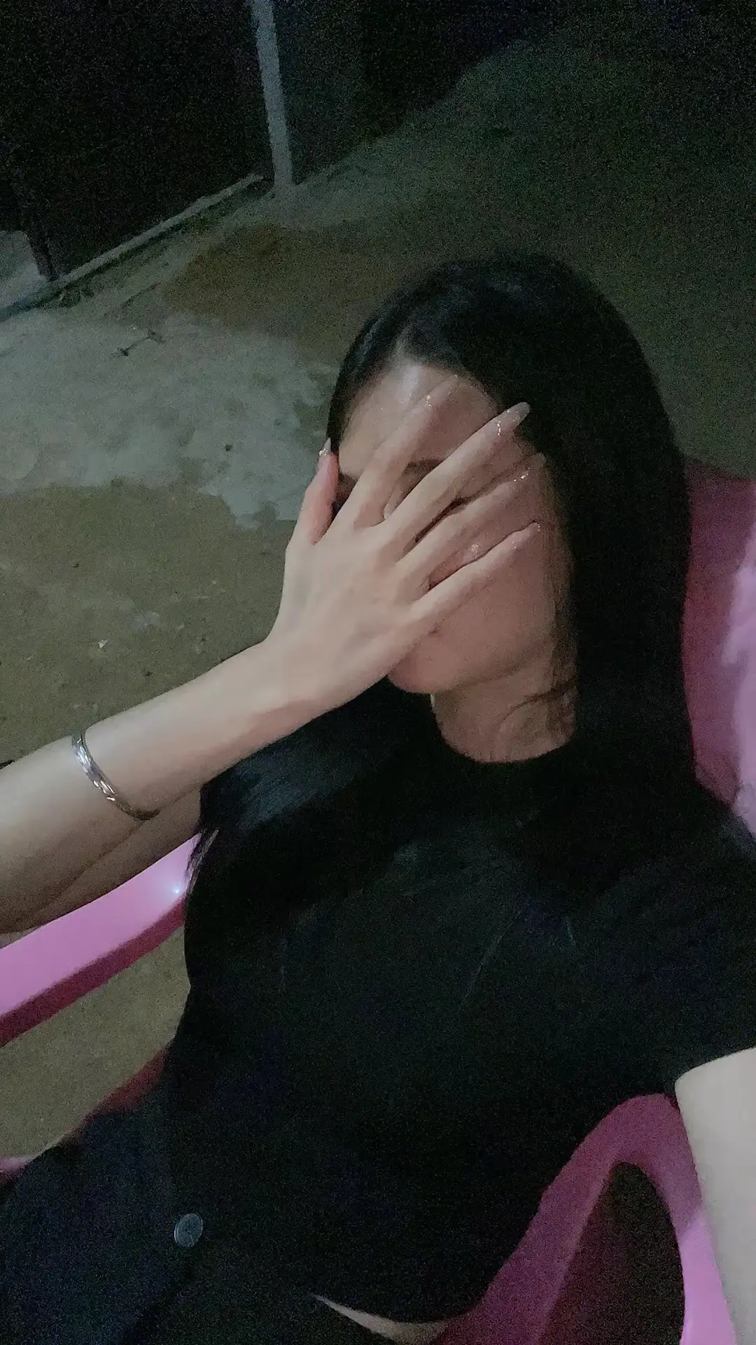 一闭上眼睛想的都是钱 到底做什么工作才存得上钱😪