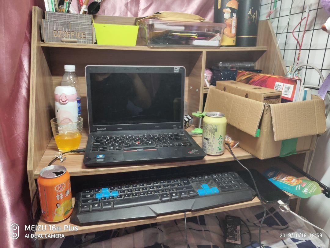 猜猜这是男大学生还是女大学生的床上桌子 ​​​
