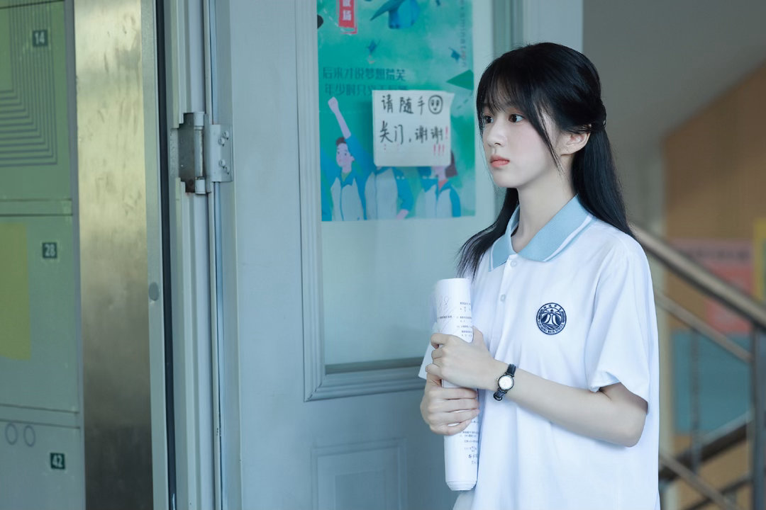 包上恩校偶女主适配度这个包上恩真的就是妥妥的青春校园女主来着啊！在高中起码都暗恋