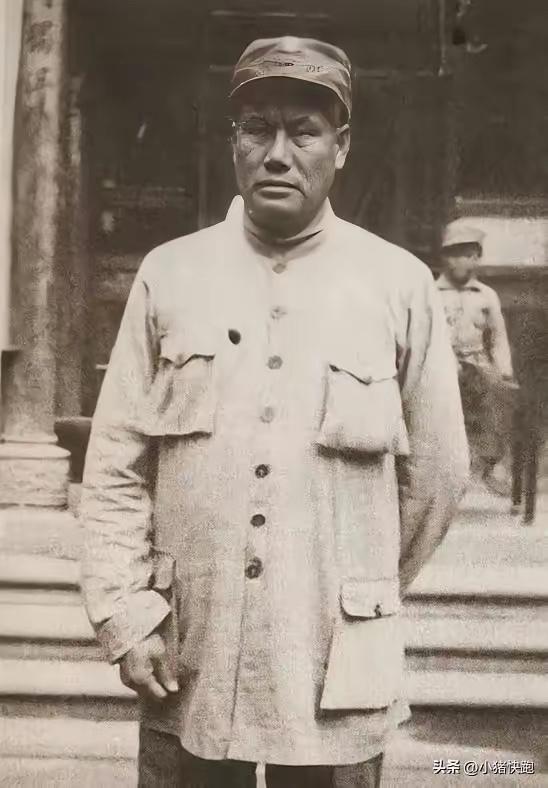 [微风]1939年，贺龙打算提拔自己的老部下当旅长，毛主席知道后，却反问：“那个