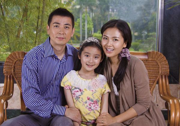 和保剑锋合影的女星，刘涛是黑里俏，刘诗诗仪态是教科书级别的好。