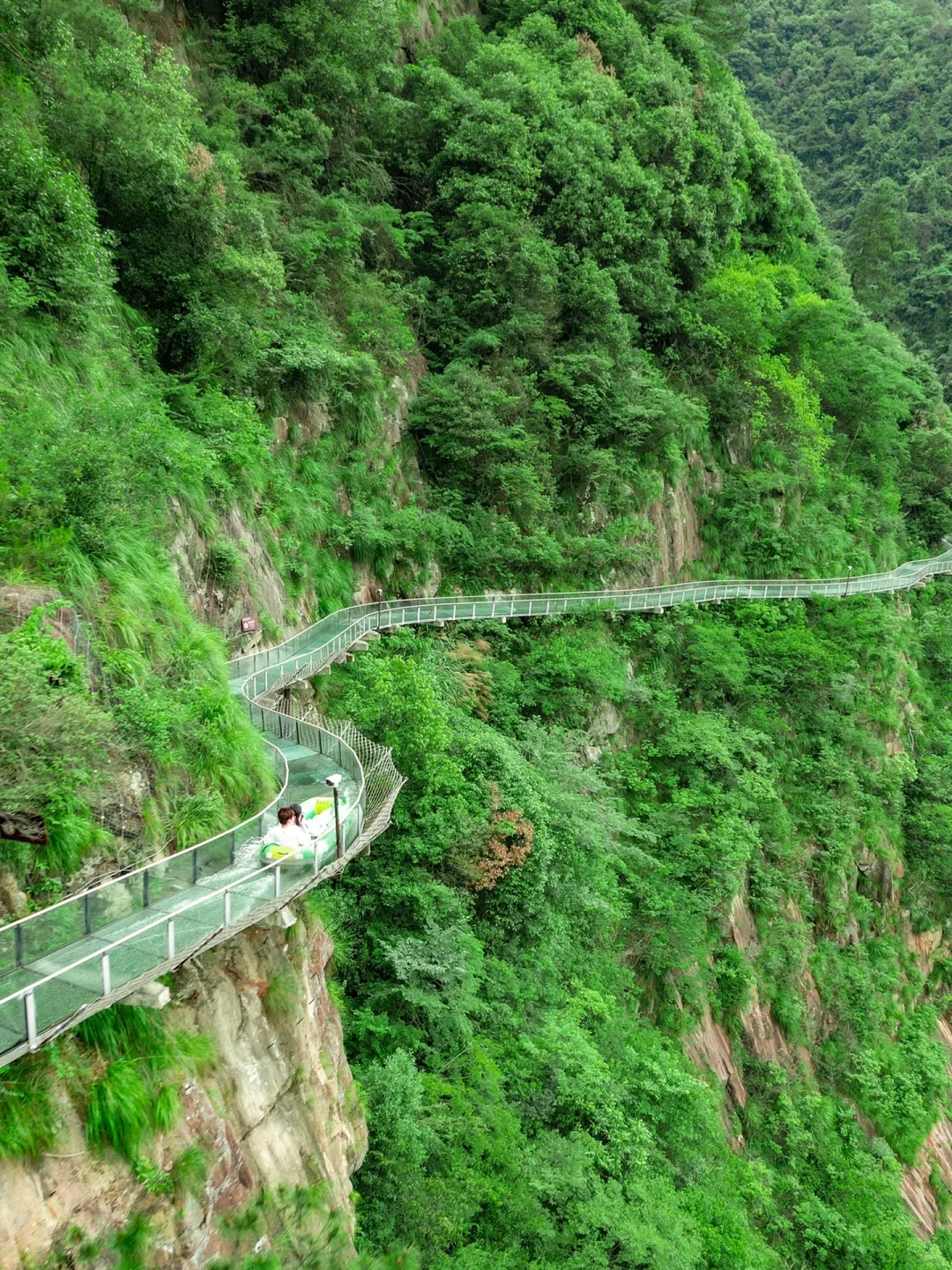 江浙沪漂流天花板‼️悬崖高空漂流🌊太刺激了