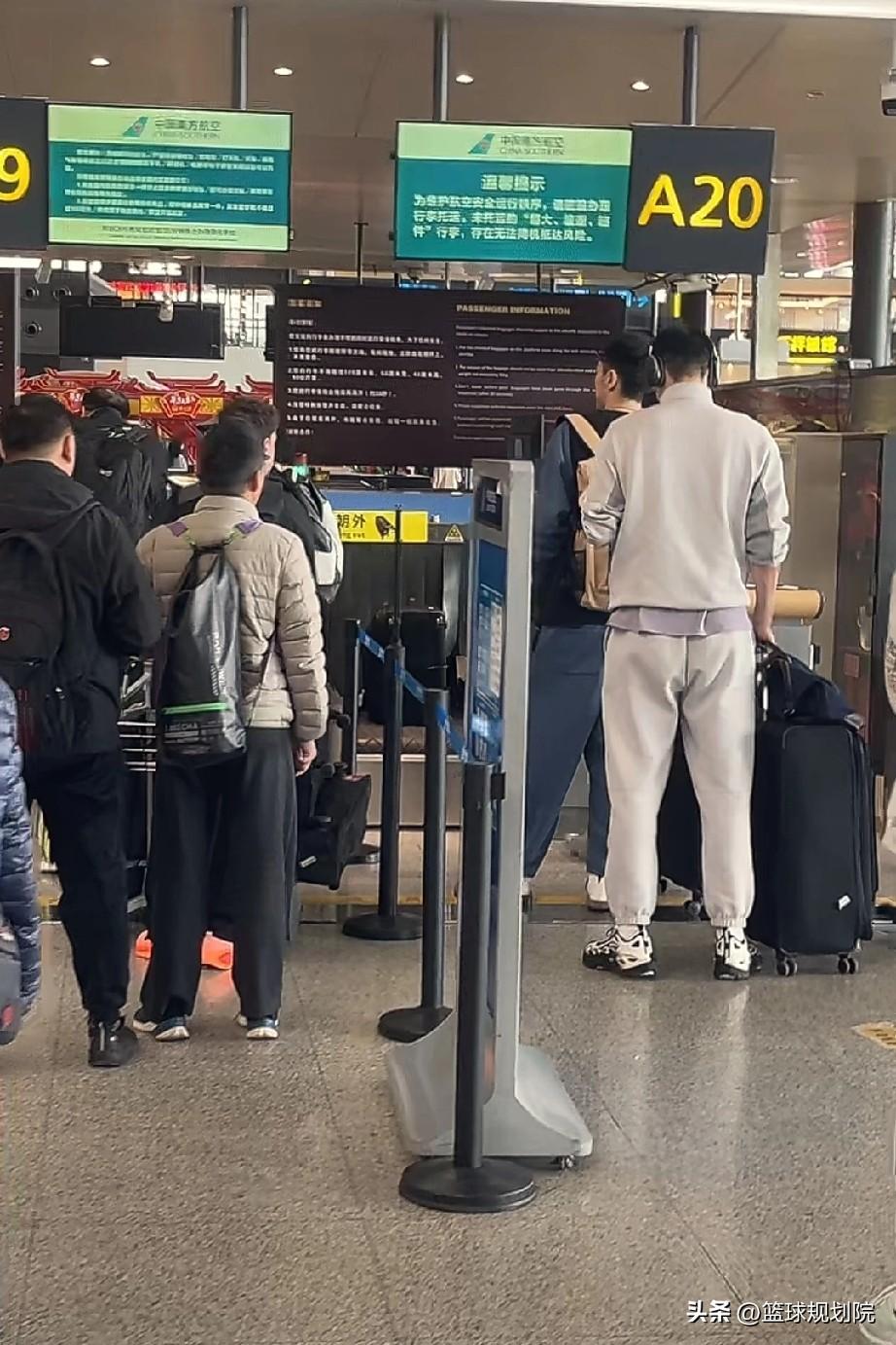 辽宁男篮出发前往浙江，大外援勒迪没有随队！

辽宁男篮目前已经出发前往稠州，准备