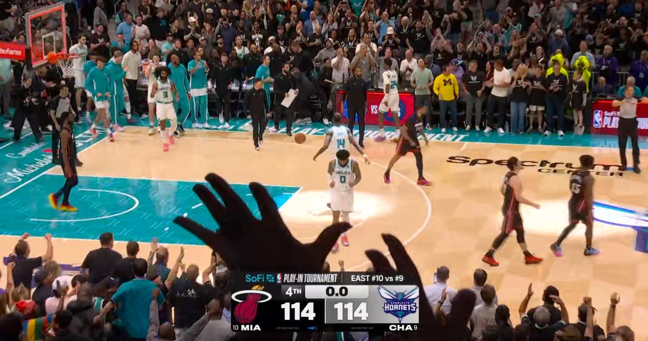 泰勒希罗三分不中，加时赛了，这比赛忒刺激！ 