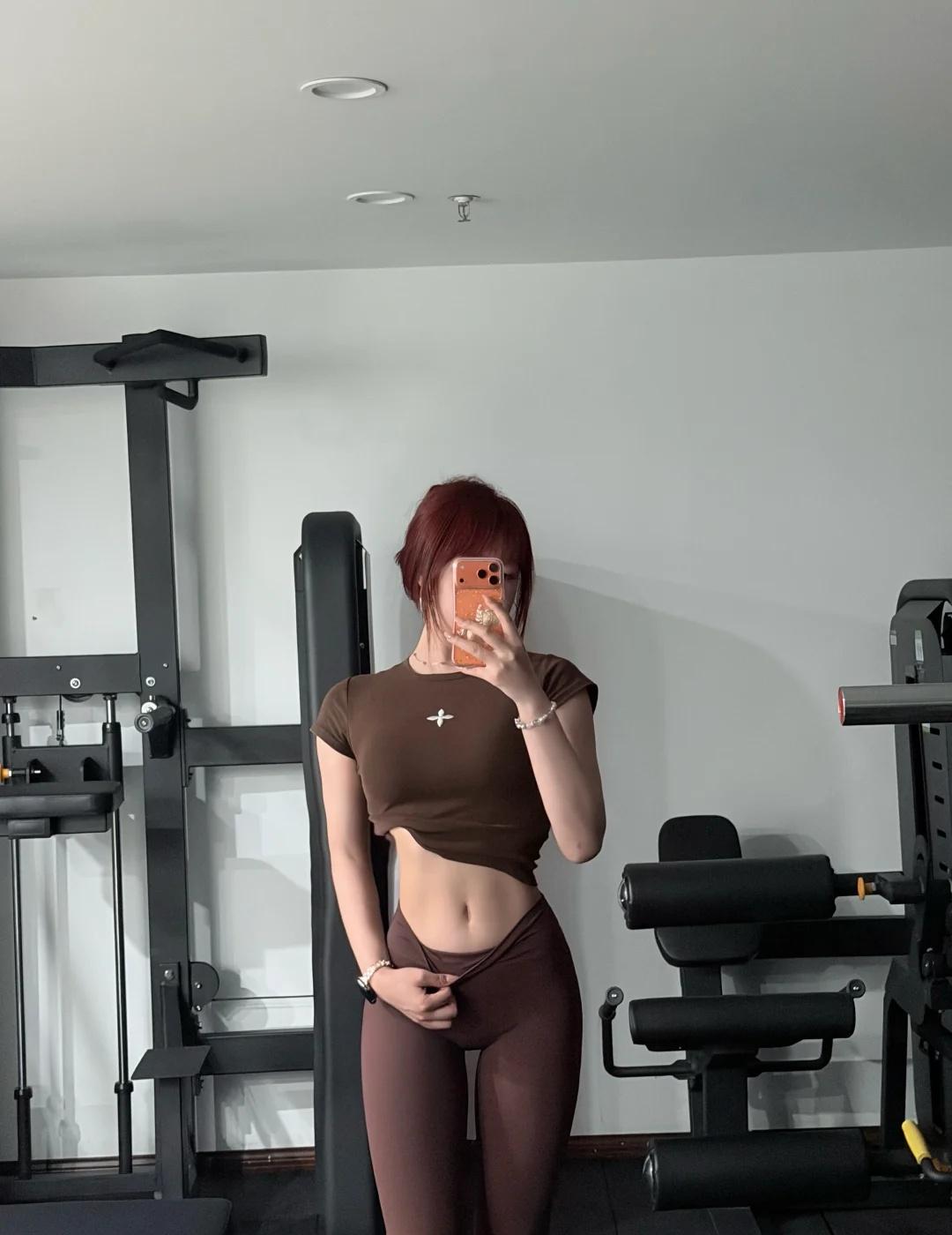 171 113武汉女教练工作日常
今天还收到了客户送的泡泡玛特武汉女教练 自由教
