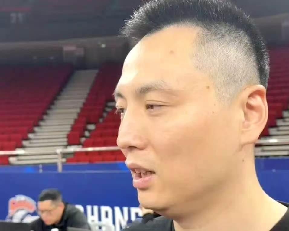 上海男篮主帅卢伟谈总决赛心态其实我们刚刚训练结束的时候就跟大家说了，舞台给你们了