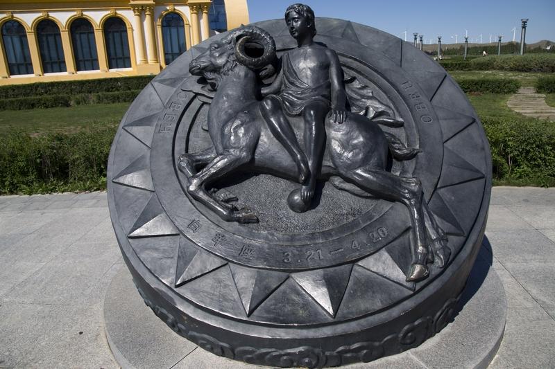 双鱼座的成功，得把想象力化为行动力。很多双鱼座富有想象力，可行动上却常掉链子。就