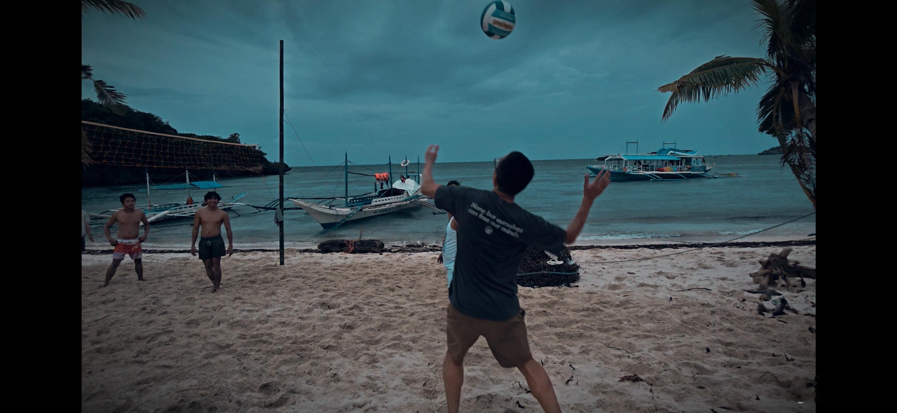 其实这些年在海外看了很多，如果要抽象概念去谈海外市场 2 个小时也能讲的比较清楚