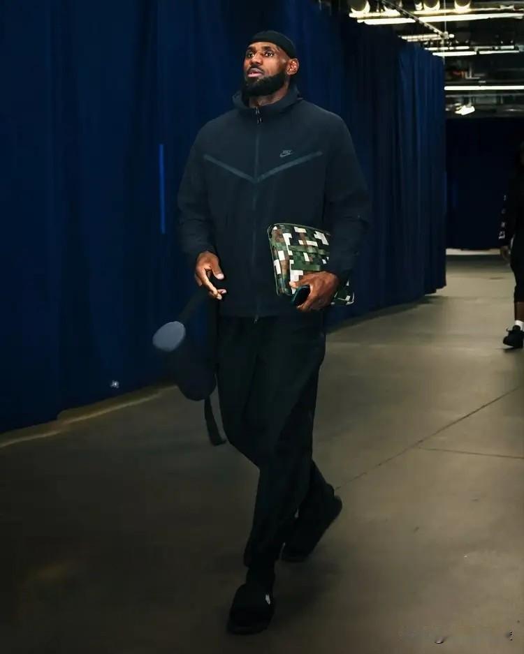 NBA巨星詹姆斯绝对不会重返骑士！随着NBA自由球员市场的开启，关于詹姆斯下家的
