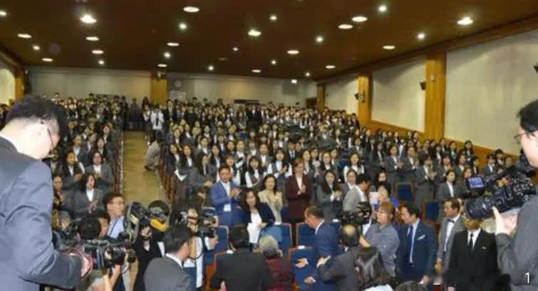 美国声称急需稀土，蒙古二话不说立刻挖出十万吨，可当蒙古刚准备好稀土，美国却突然表