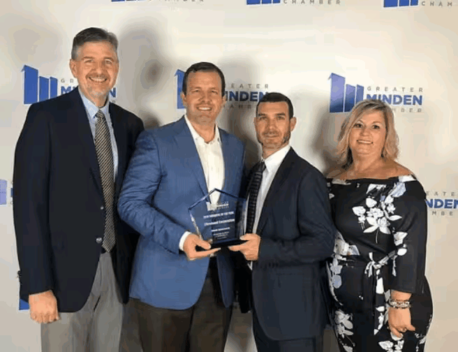 近日，美国一家公司老板在即将告老还乡时，以给119亿元人民币的价格将公司出售后，