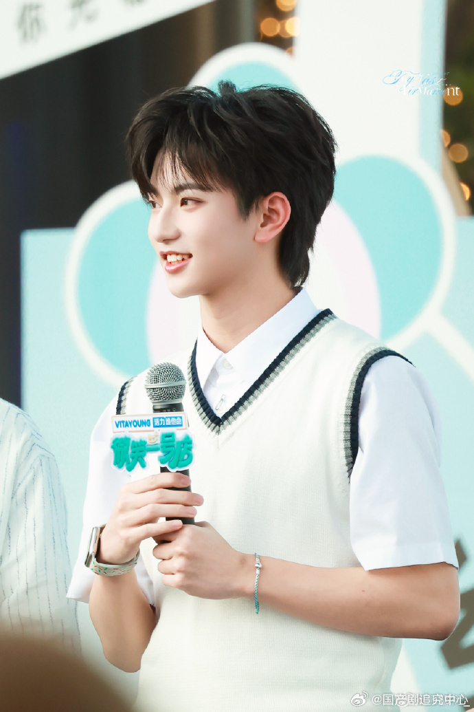 穆祉丞一句话让兄弟V50 从这个细节就能感受到穆祉丞的人缘很好了，兄弟之间只要一