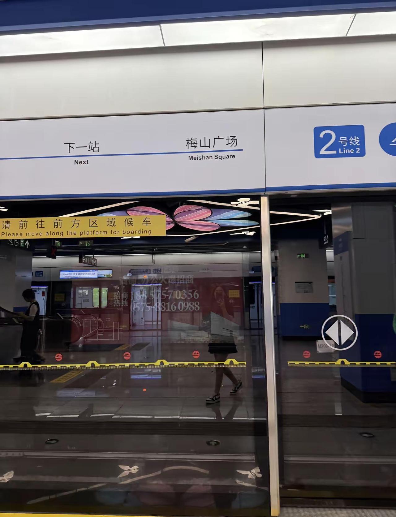 “真心换来敷衍，退让磨掉棱角，满腔期待尽数落空。明明心底还存有眷恋，理智却逼着我