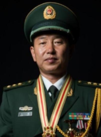 2008年，一群恐怖分子袭击了我国南疆的一个检查站，残忍杀害多名队员，指挥员王刚