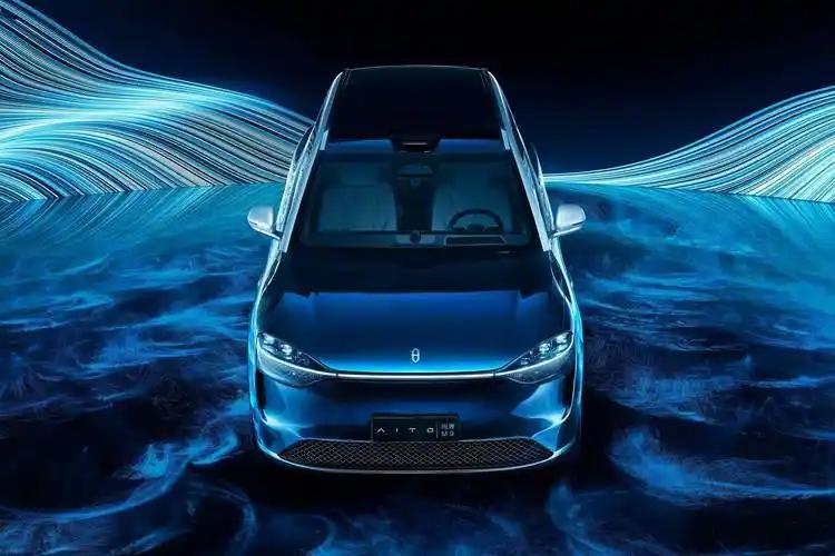 说到问界M9，它可是春晚的老朋友了，三登春晚，每一次都以不同的姿态展现在观众面前